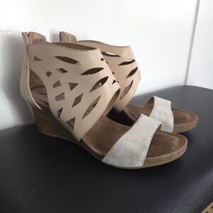 Sofft Tan and Cream Women Sandals